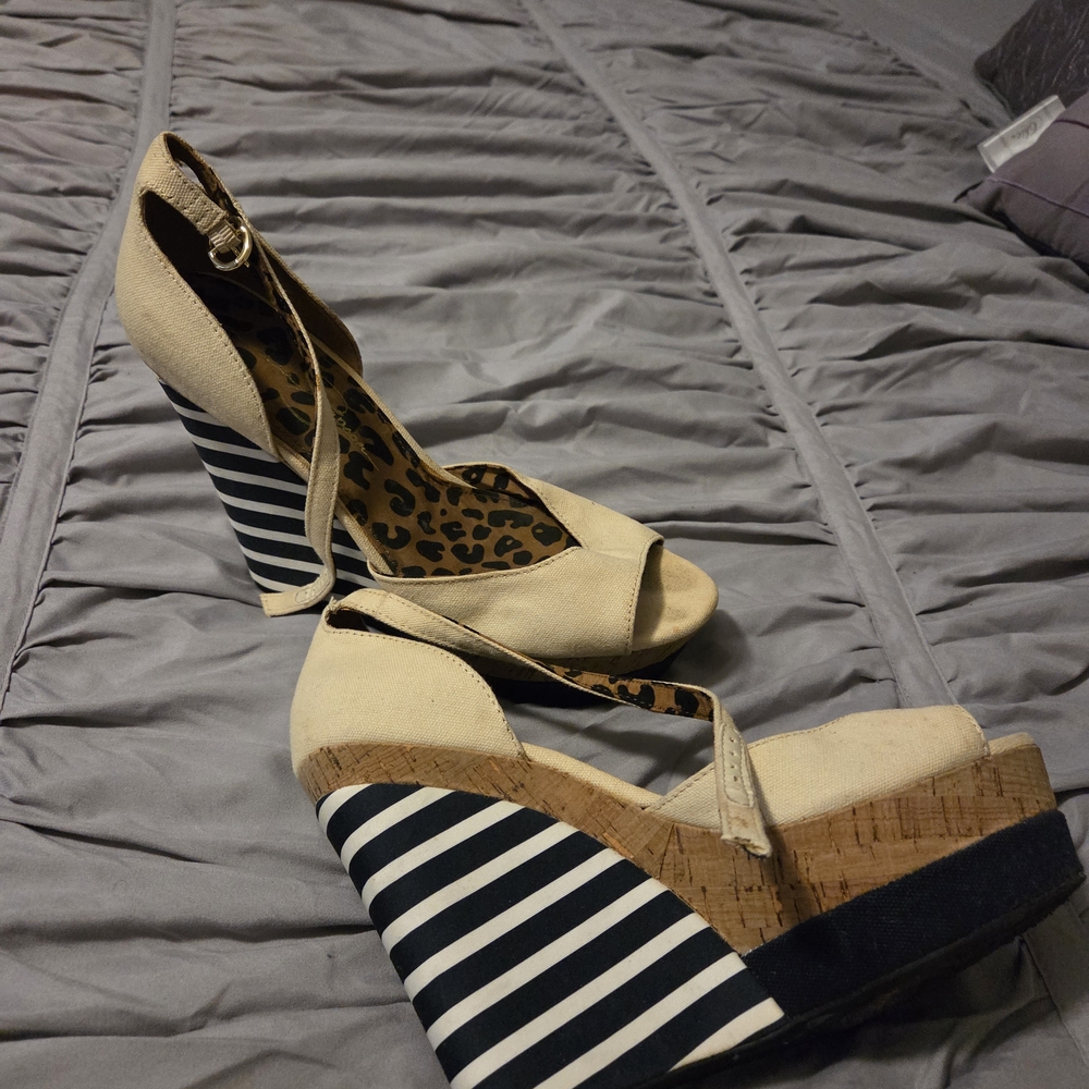 Jessica Simpson Cream and Black Striped Wedges